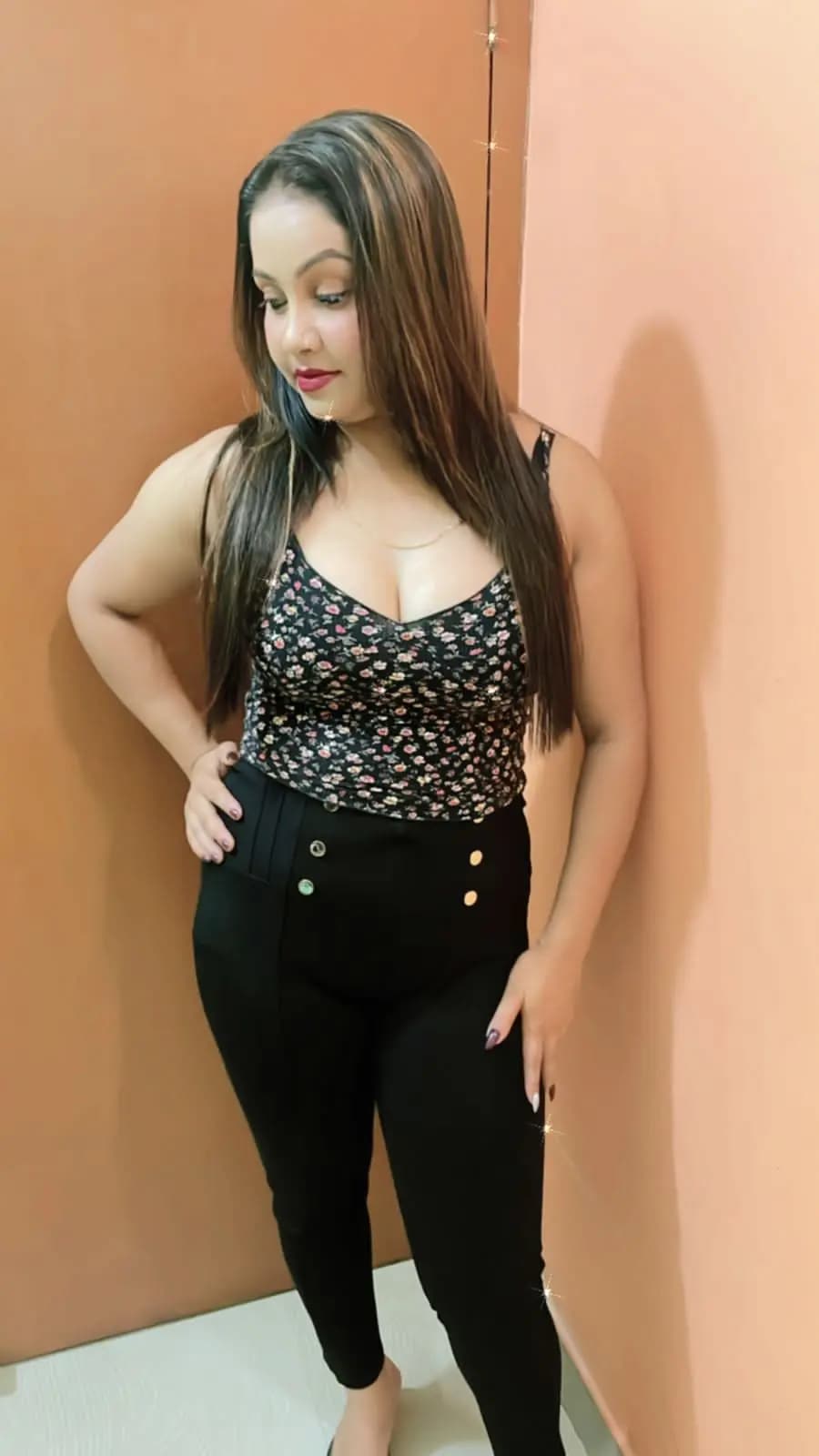 Beautiful housewife available in agra 100% safe and secure 
